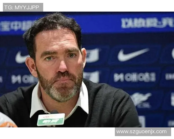 昔日绿茵场上的风云人物如今身材发福引发球迷热议与感慨